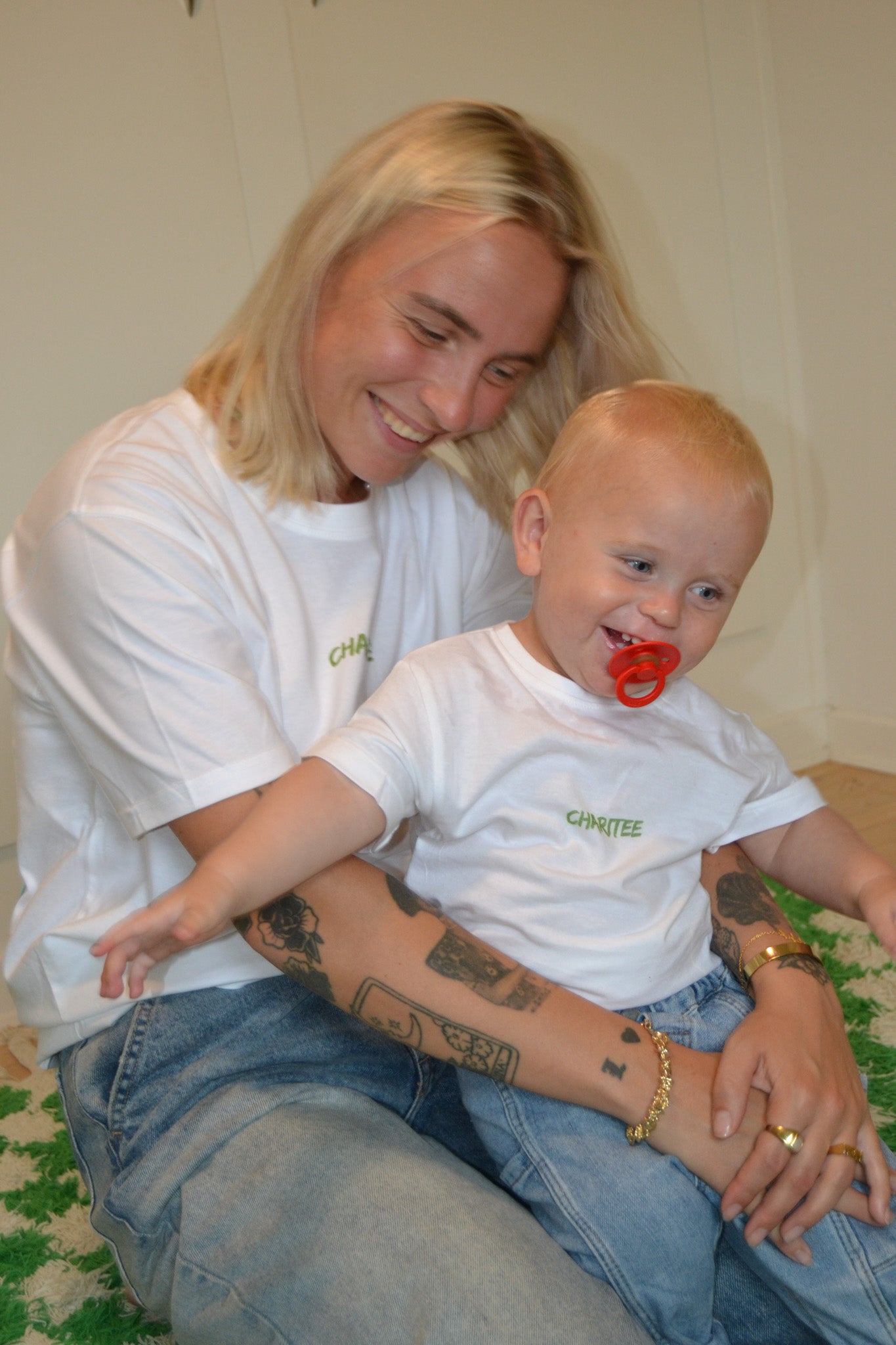 Børne T-shirt med Froeken Lunas farverige Cirkus motiv