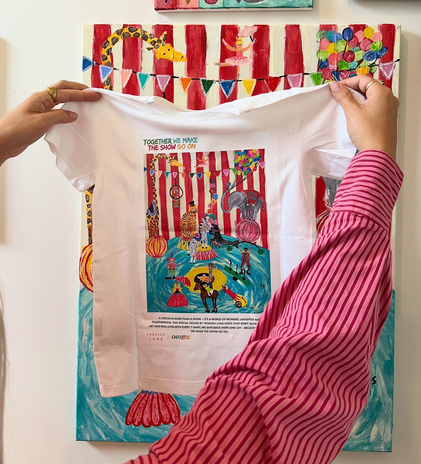 Børne T-shirt med Froeken Lunas farverige Cirkus motiv